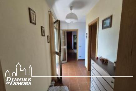 Casa indipendente immersa nella natura con splendida vista lago