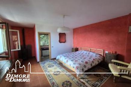 Casa indipendente immersa nella natura con splendida vista lago