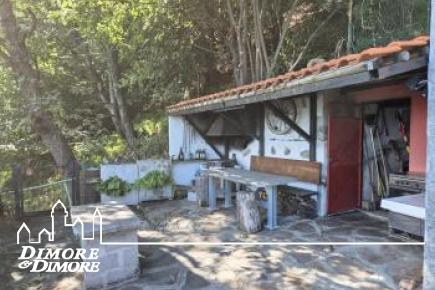 Casa indipendente immersa nella natura con splendida vista lago