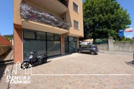 Studio ufficio in zona centrale con posti auto