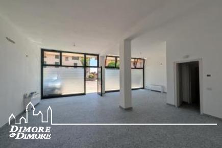 Studio ufficio in zona centrale con posti auto
