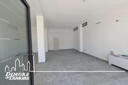 Studio ufficio in zona centrale con posti auto
