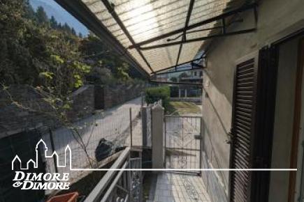Grande casa bifamiliare indipendente con tre appartamenti