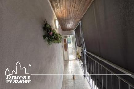 Grande casa bifamiliare indipendente con tre appartamenti
