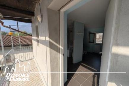 Grande casa bifamiliare indipendente con tre appartamenti