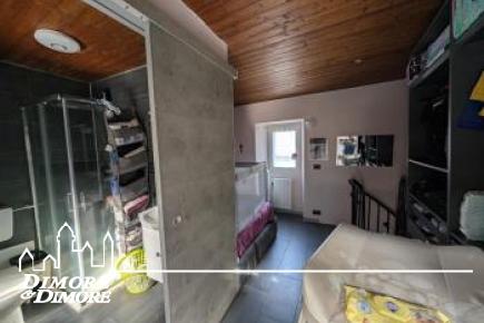 Grande casa bifamiliare indipendente con tre appartamenti