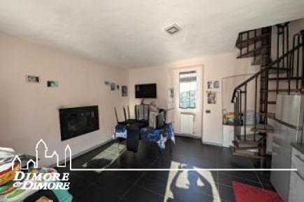 Grande casa bifamiliare indipendente con tre appartamenti