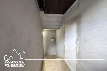 Grande casa bifamiliare indipendente con tre appartamenti