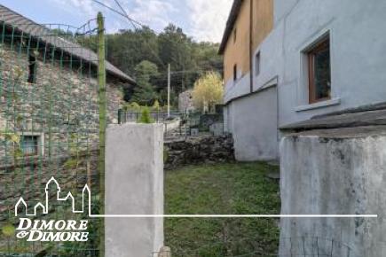 Grande casa bifamiliare indipendente con tre appartamenti