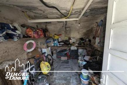 Grande casa bifamiliare indipendente con tre appartamenti