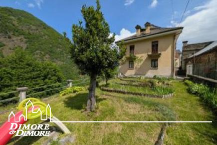 Casa indipendente con giardino grande e garage