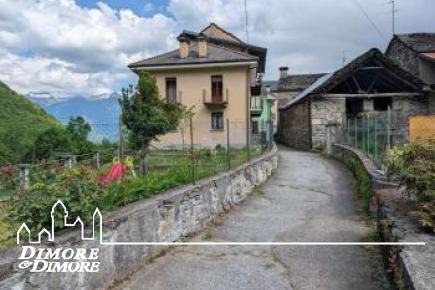 Casa indipendente con giardino grande e garage
