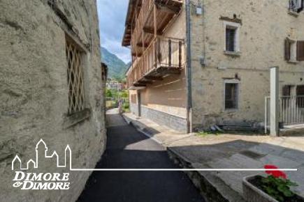 Casa indipendente con giardino grande e garage