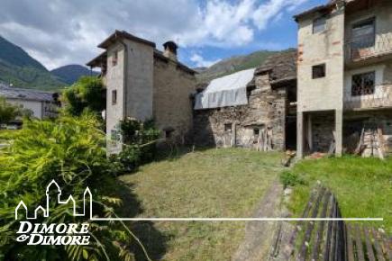 Casa indipendente con giardino grande e garage