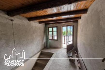 Casa indipendente con giardino grande e garage