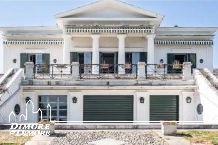 Villa on Lake Maggiore for sale