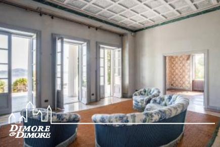 Villa on Lake Maggiore for sale