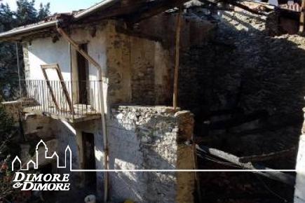Rustic to renovate in Lesa Comnago