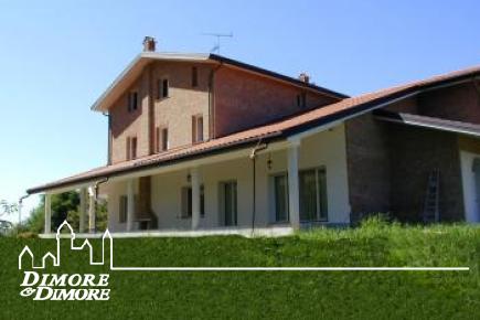 Cavallirio independent villa with garden