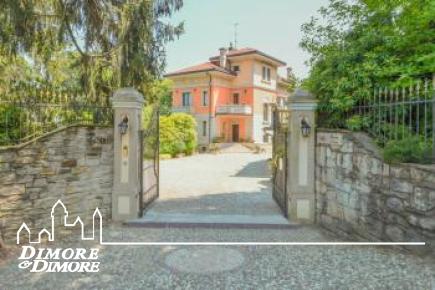 Maestosa villa sul Lago Maggiore a Gignese
