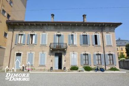 Villa del '900 a Verbania in vendita