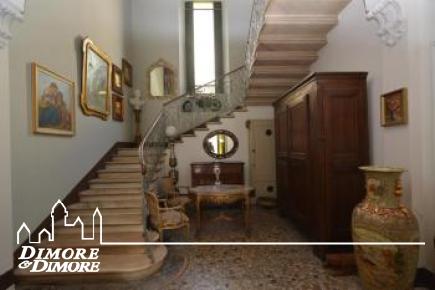 Villa del '900 a Verbania in vendita