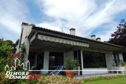 Elegant Villa for sale in Maccagno