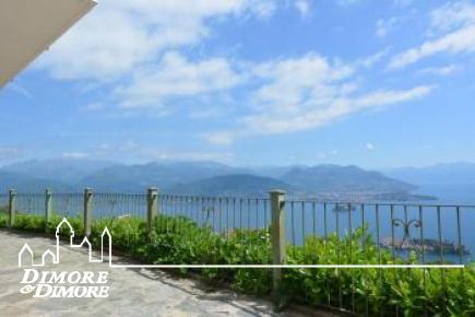 Villa à Stresa avec une vue imprenable sur le lac Majeur et les îles