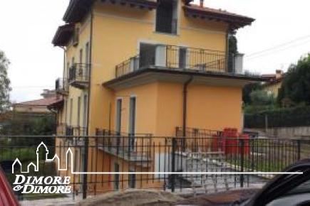 Penthouse in Stresa in einer renovierten Villa mit Seeblick