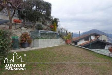 Casale Corte Cerro partie d'une maison ensoleillée avec deux appartements et jardin