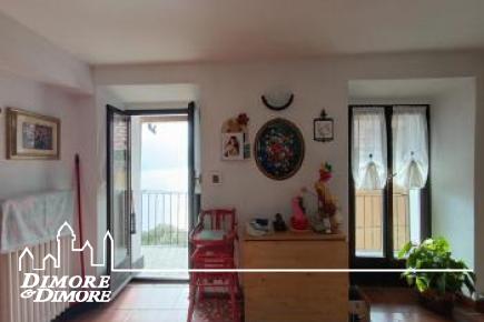 Район Каннобио Сан Бартоломео солнечная четырехкомнатная квартира с ремонтом с видом на озеро