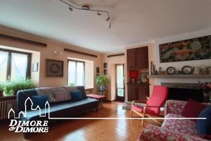 Localidad de Cannobio San Bartolomeo soleado apartamento de cuatro habitaciones renovado con vista al lago