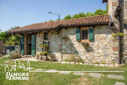 Ancient farmhouse for sale in Gattico